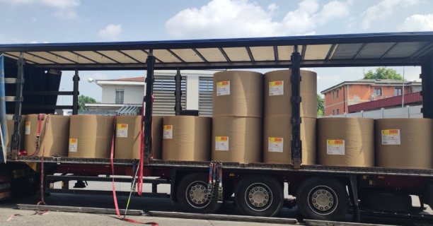 Десятки імпортних автомобілів, підготовлених до розмитнення та доставки клієнтам ВДІ-Груп